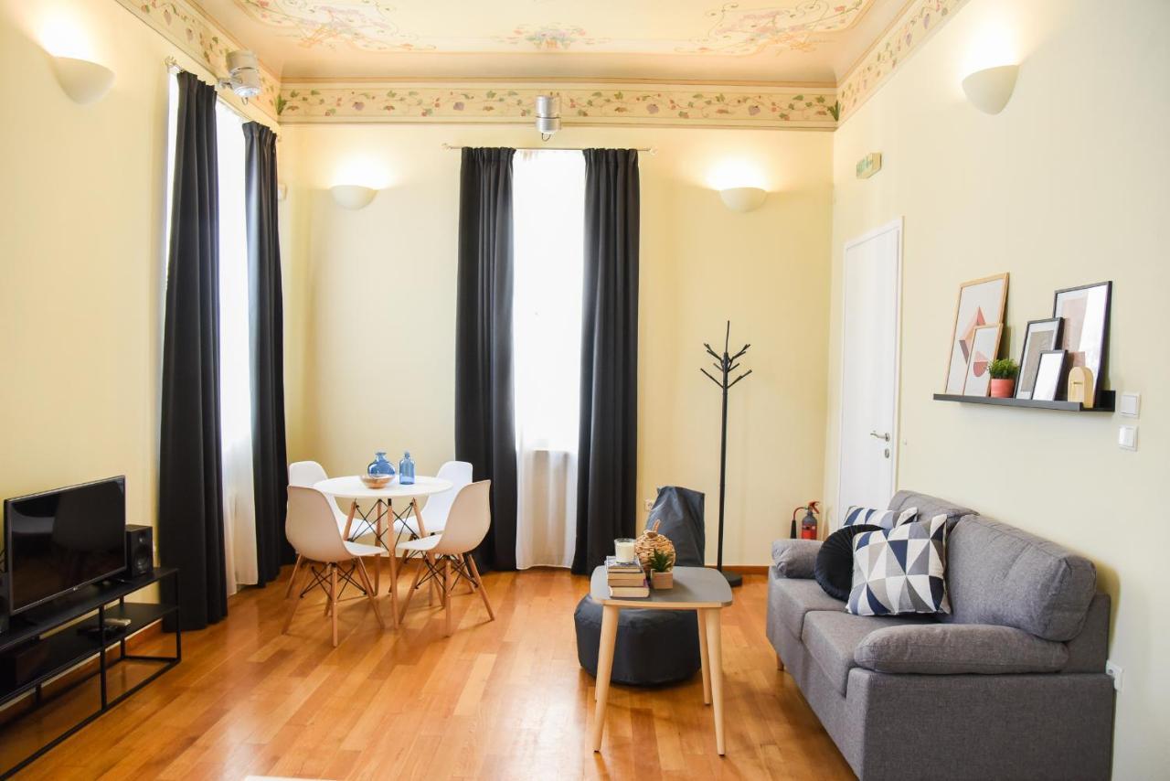 Apartment Neoclassical *