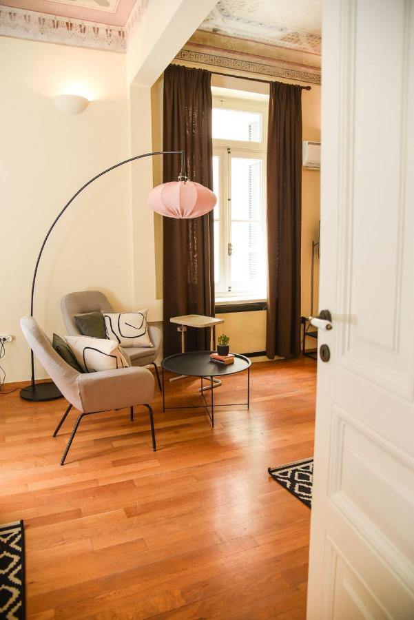 Apartment Neoclassical *