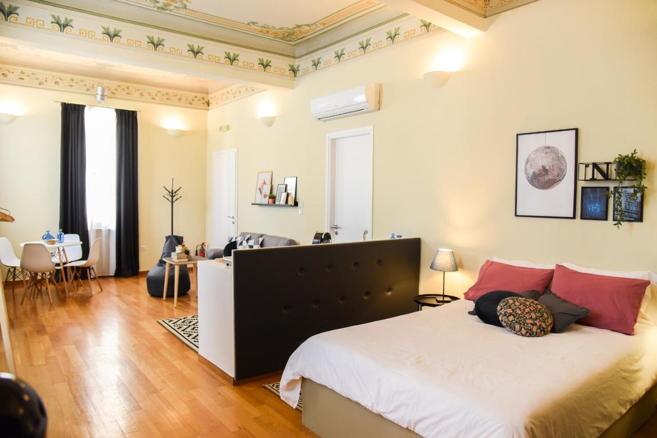 Neoclassical Apartment *